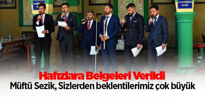 Hafızlara belgeleri verildi