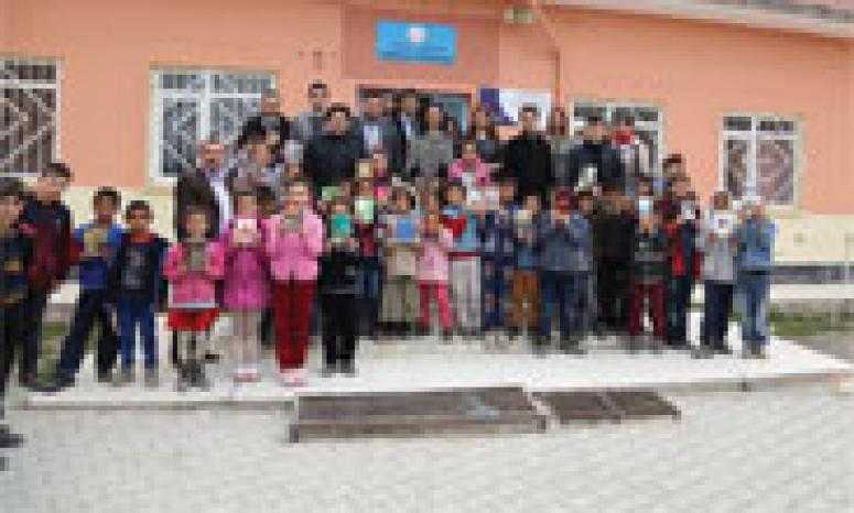Bozok Üniversitesinden Kabalı İlk ve Ortaokuluna Kitap Yardımı