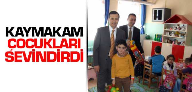 Kaymakam Şengök, Anaokulu Öğrencilerine Oyuncak Dağıttı