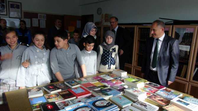 Emniyet 2 Bin Adet Kitap Dağıttı